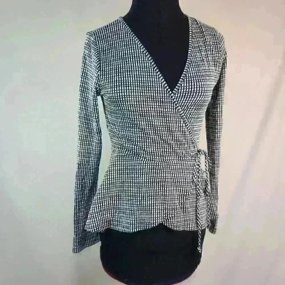 Caution To The Wind Tops - NWT‎ Caution To The Wind Medium Black/White Stretch Knit Peplum Top Deep V Neck